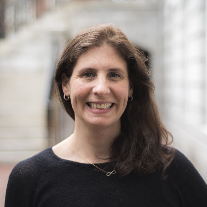 Elizabeth Adelman's photo headshot