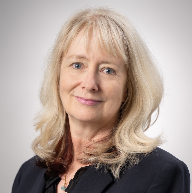 Jo Bourne's headshot photo